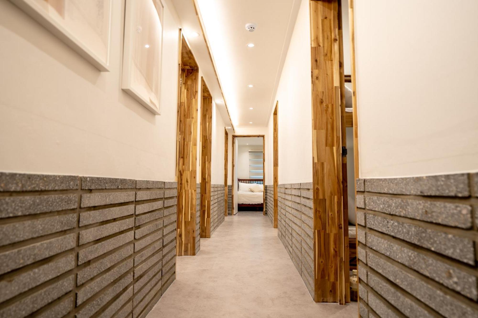 Apartment 6 Hongdae 5br & 4bath, Elevator, Free Wifi