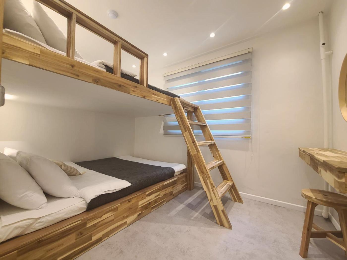 Apartment 6 Hongdae 5br & 4bath, Elevator, Free Wifi Seoul