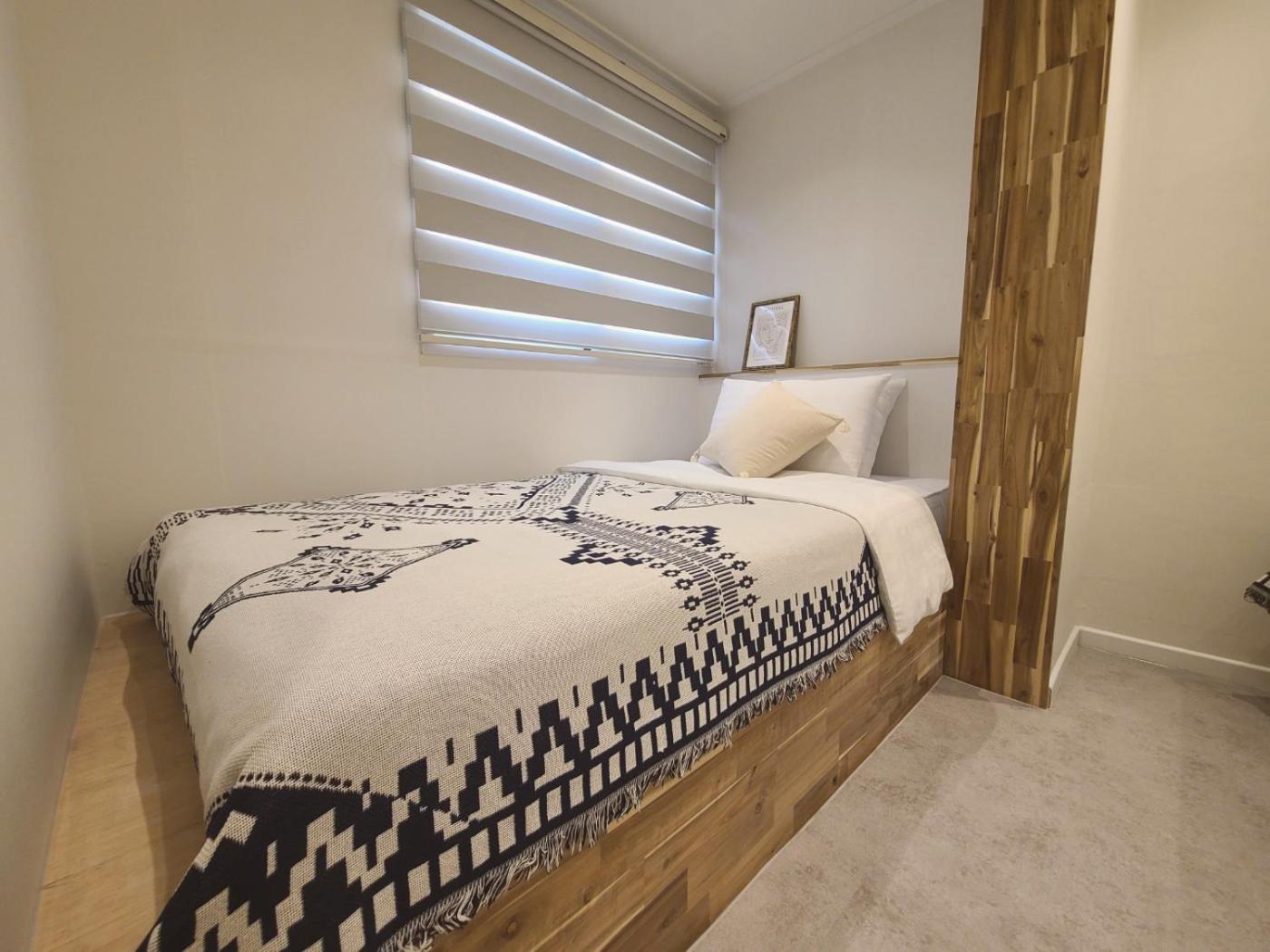 6 Hongdae 5br & 4bath, Elevator, Free Wifi Apartment Seoul