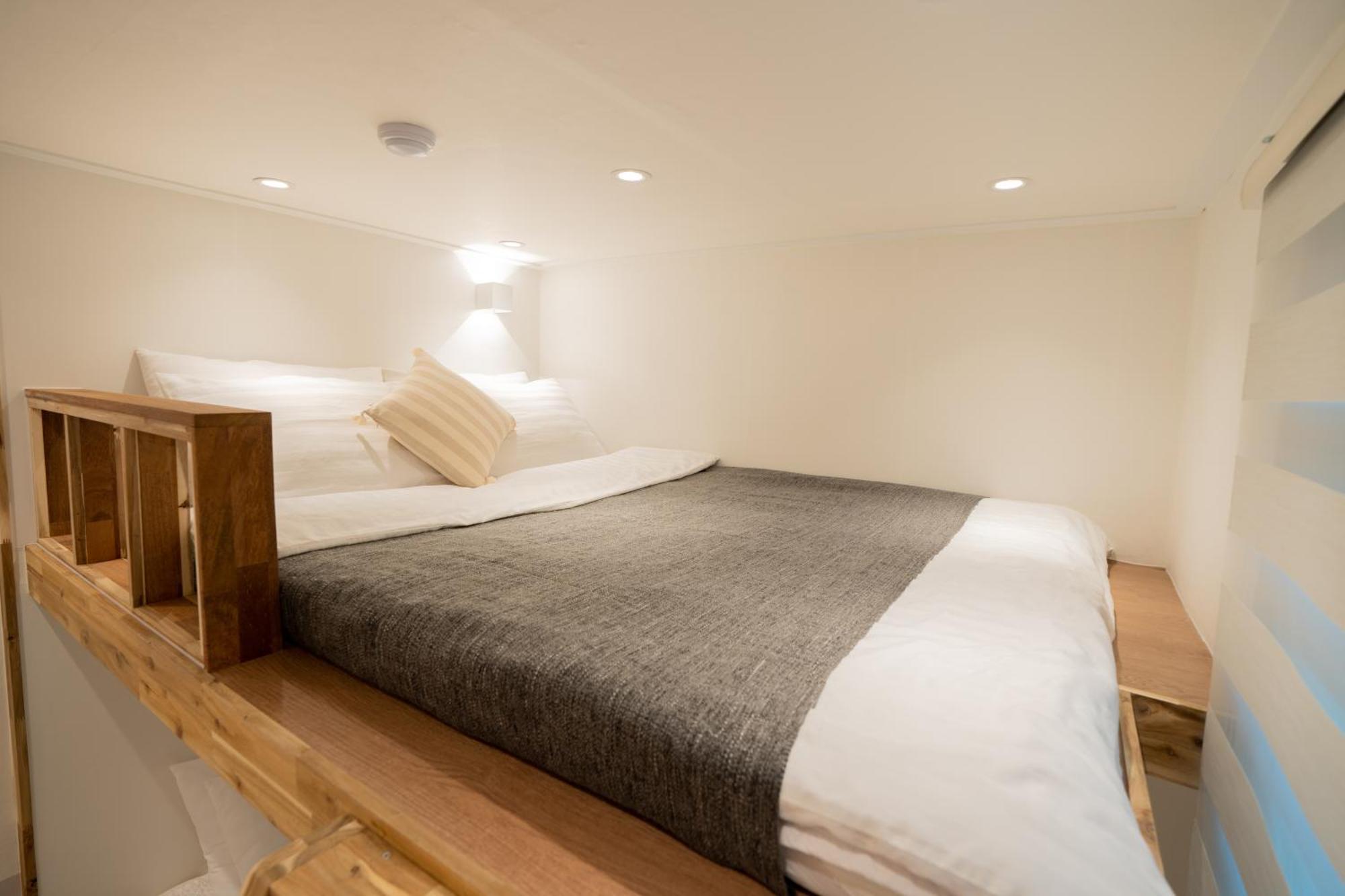 6 Hongdae 5br & 4bath, Elevator, Free Wifi