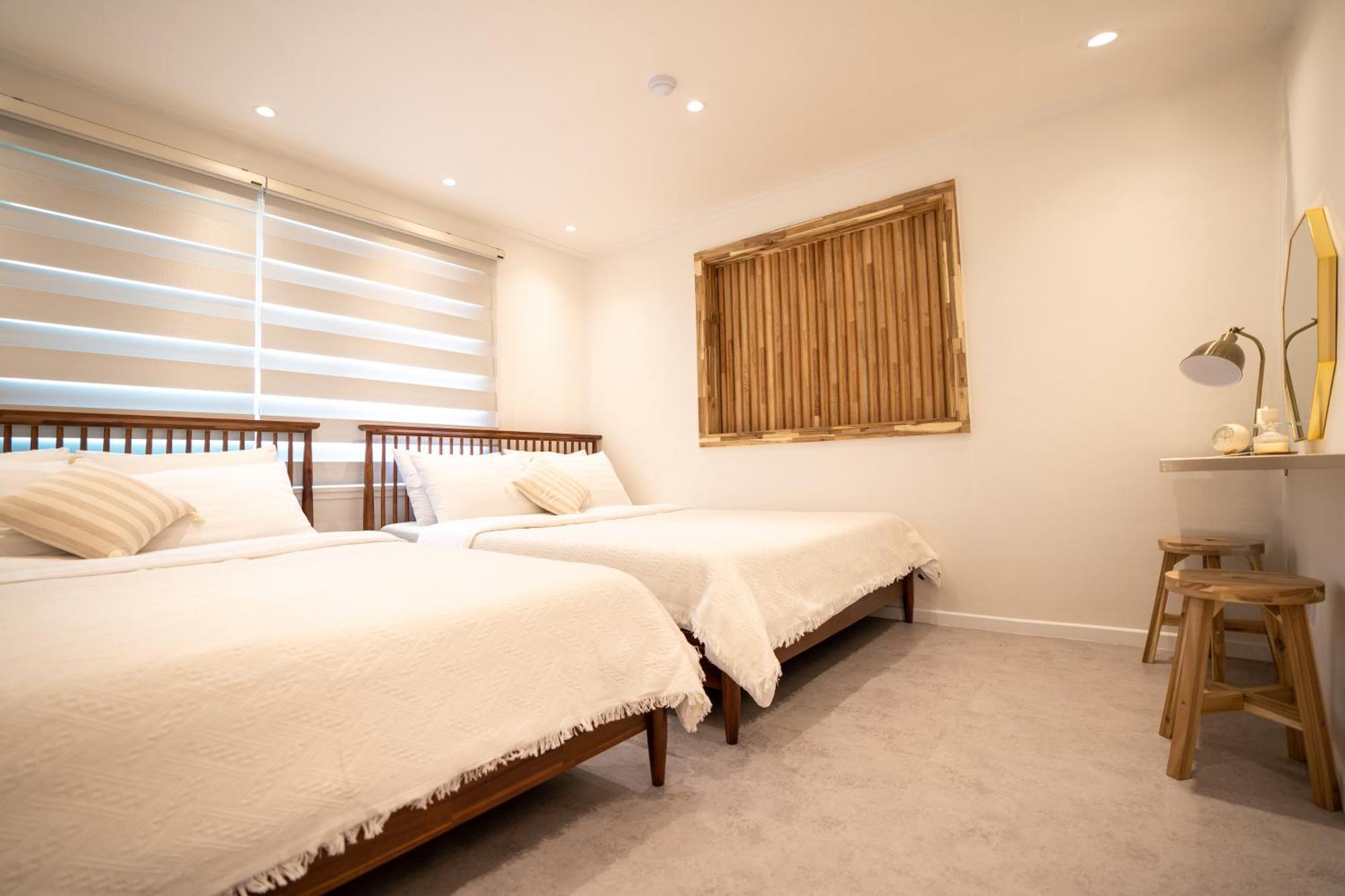 6 Hongdae 5br & 4bath, Elevator, Free Wifi Apartment *