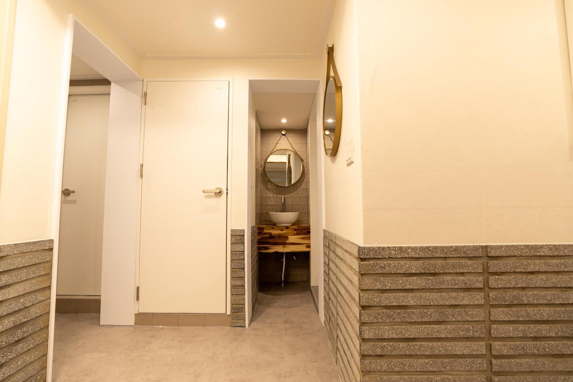 6 Hongdae 5br & 4bath, Elevator, Free Wifi Seoul