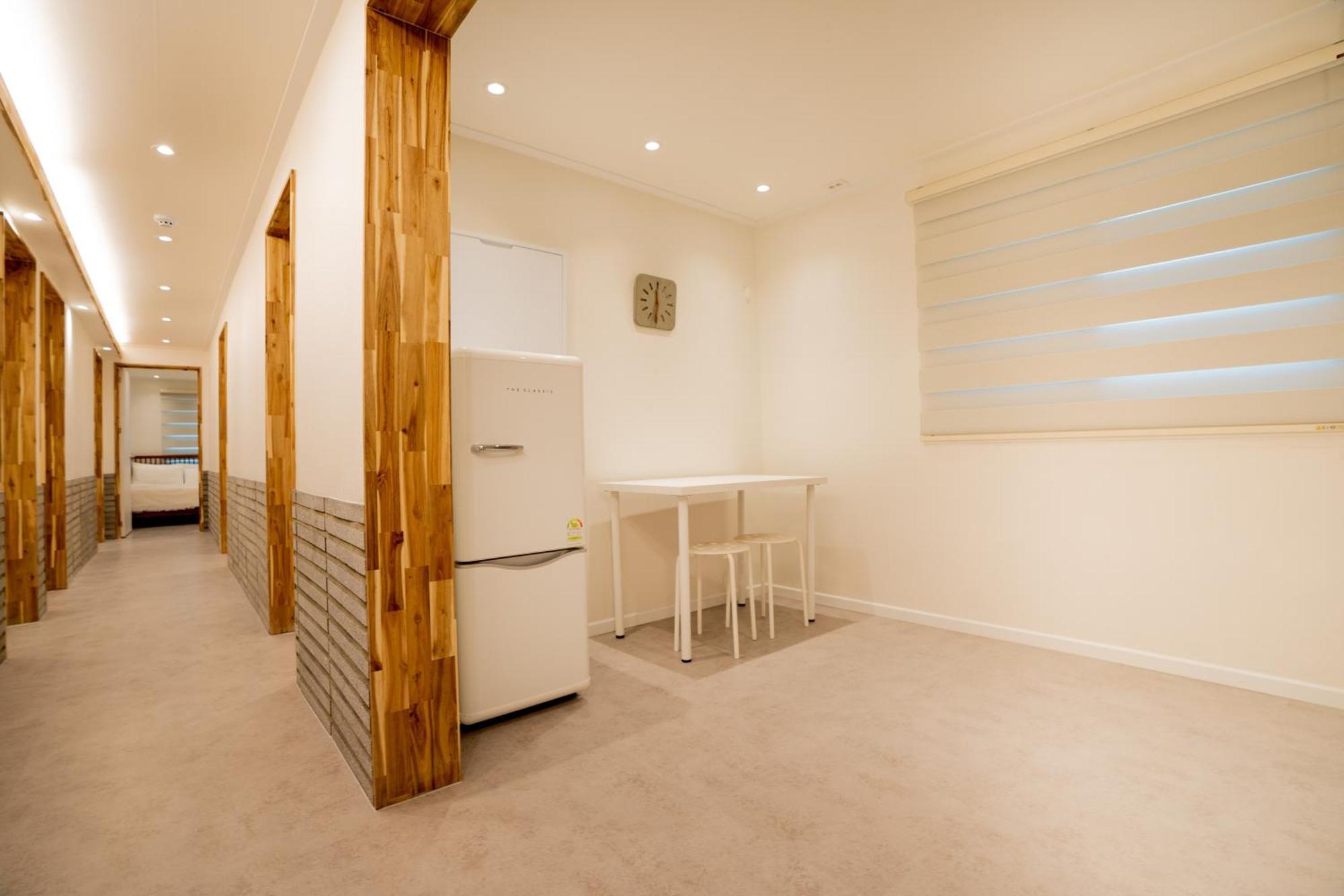 Apartment 6 Hongdae 5br & 4bath, Elevator, Free Wifi Seoul