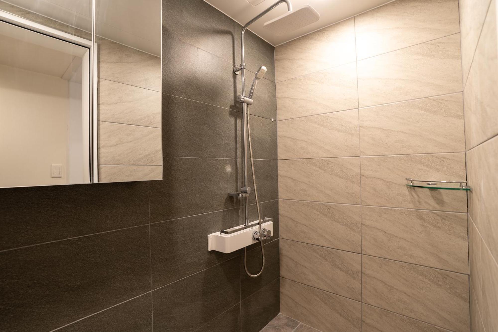 6 Hongdae 5br & 4bath, Elevator, Free Wifi * Seoul