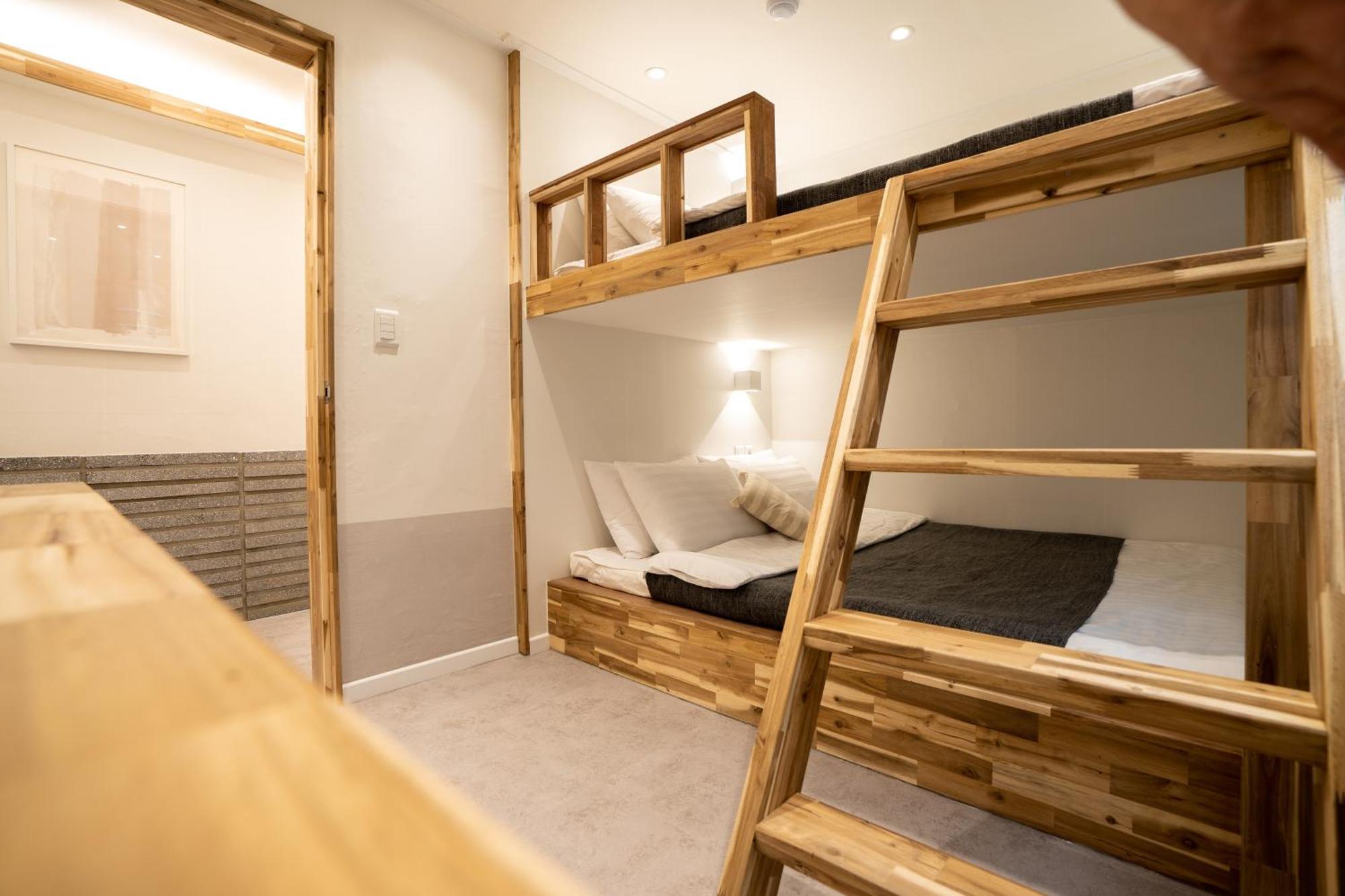 6 Hongdae 5br & 4bath, Elevator, Free Wifi