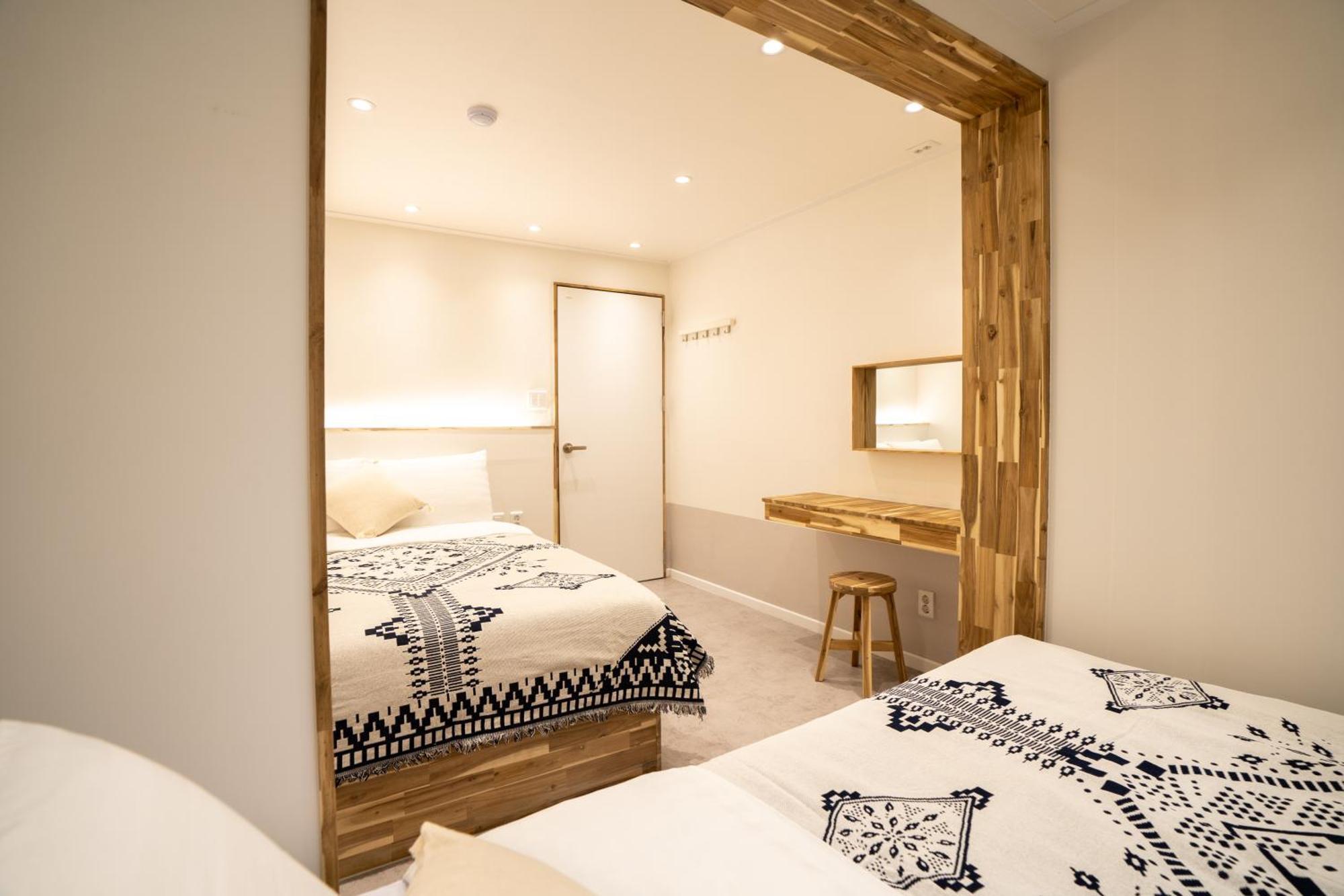 Apartment 6 Hongdae 5br & 4bath, Elevator, Free Wifi Seoul