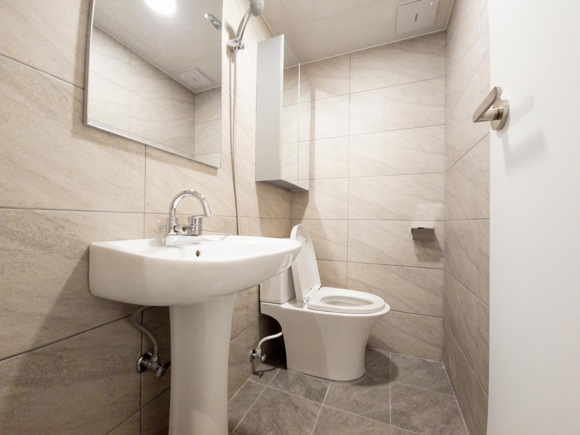 6 Hongdae 5br & 4bath, Elevator, Free Wifi Apartment
