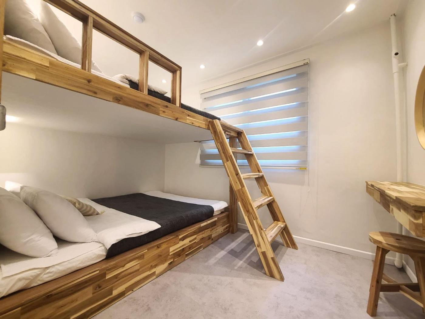 Apartment 6 Hongdae 5br & 4bath, Elevator, Free Wifi