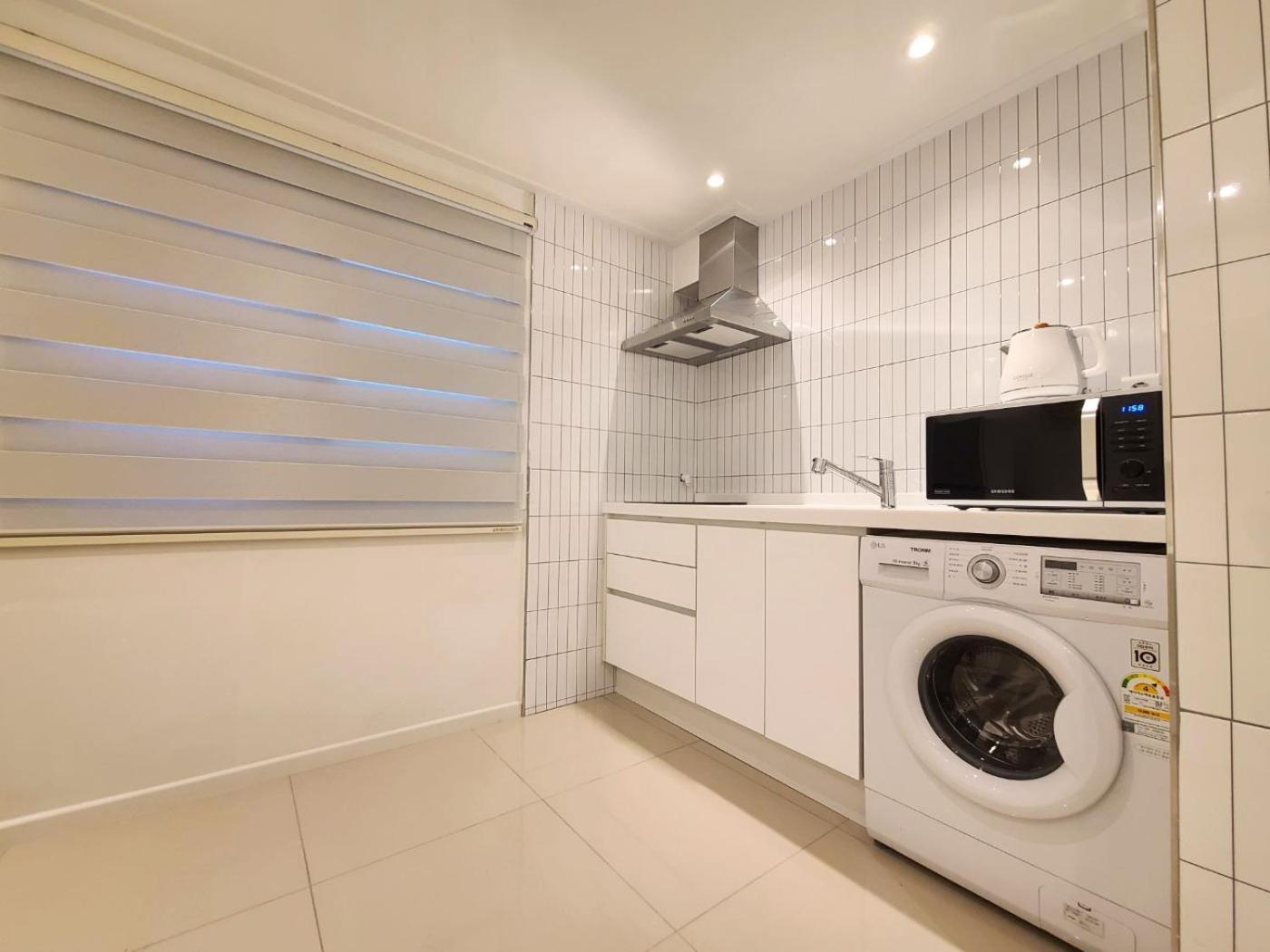 6 Hongdae 5br & 4bath, Elevator, Free Wifi Apartment