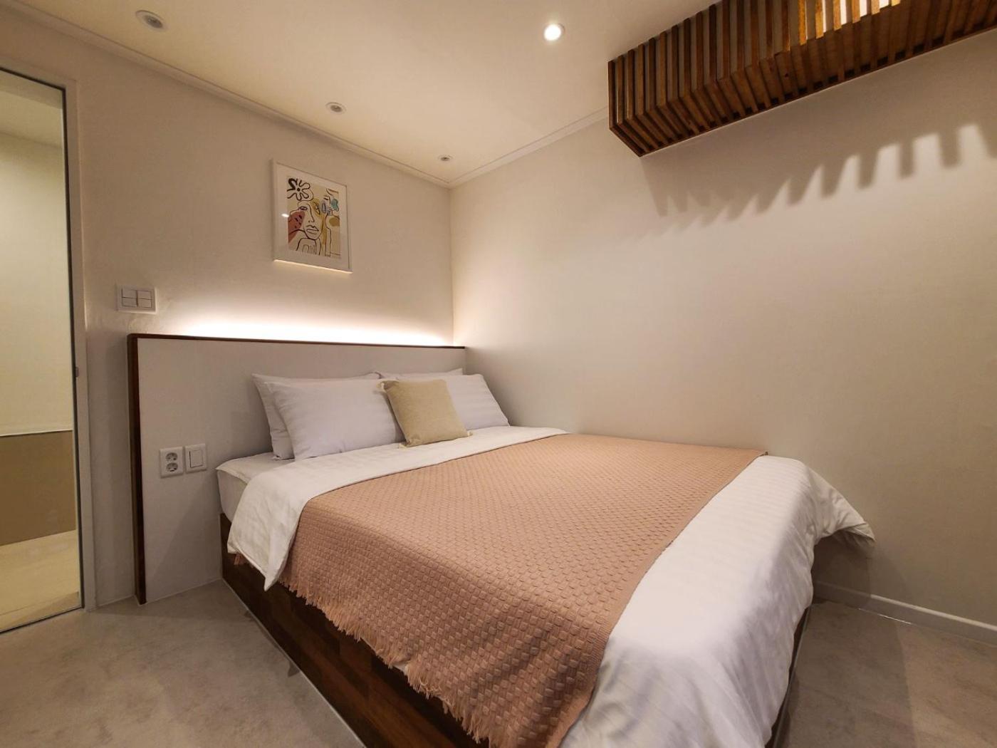 Apartment 6 Hongdae 5br & 4bath, Elevator, Free Wifi Seoul