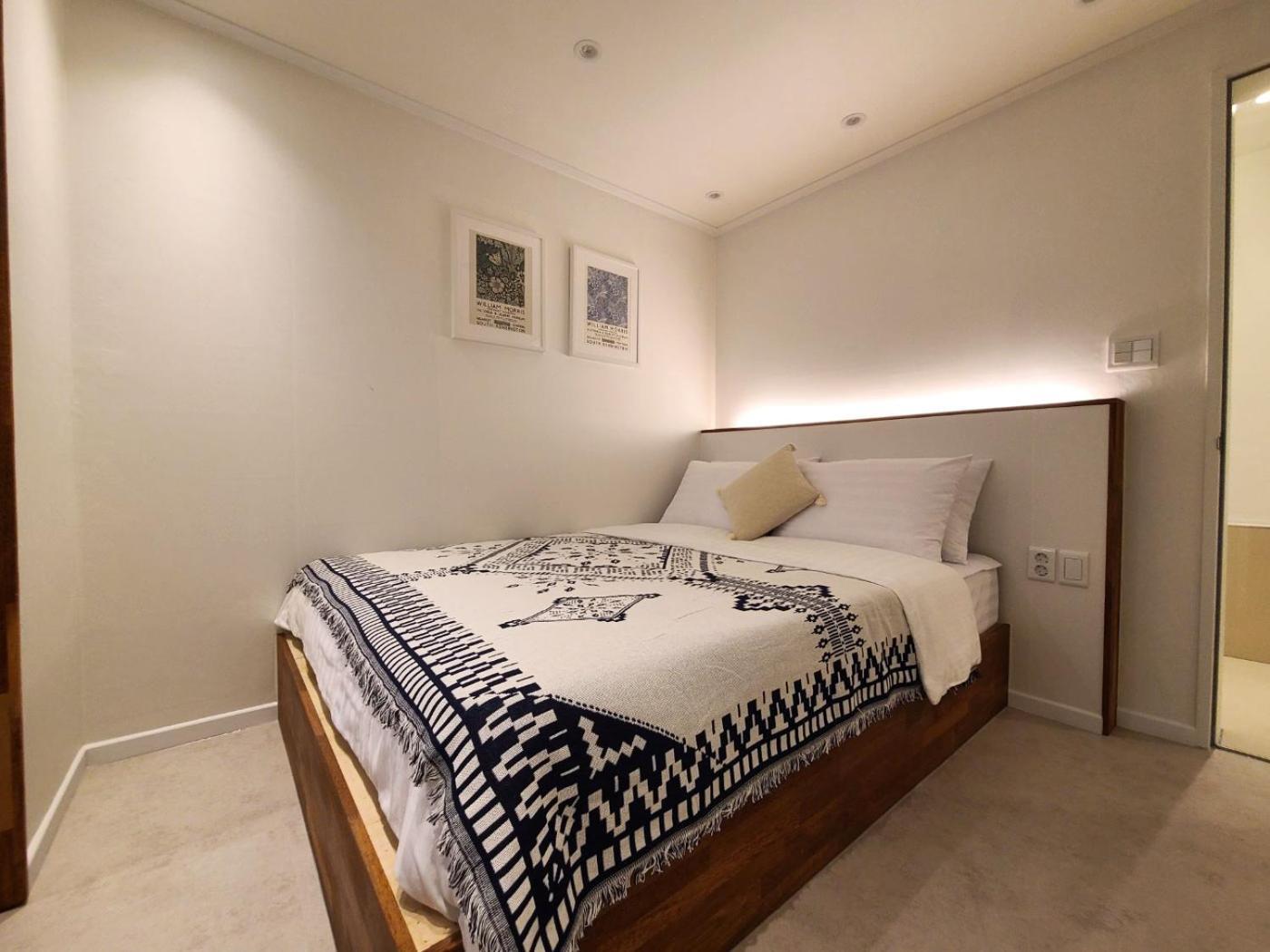 6 Hongdae 5br & 4bath, Elevator, Free Wifi Apartment