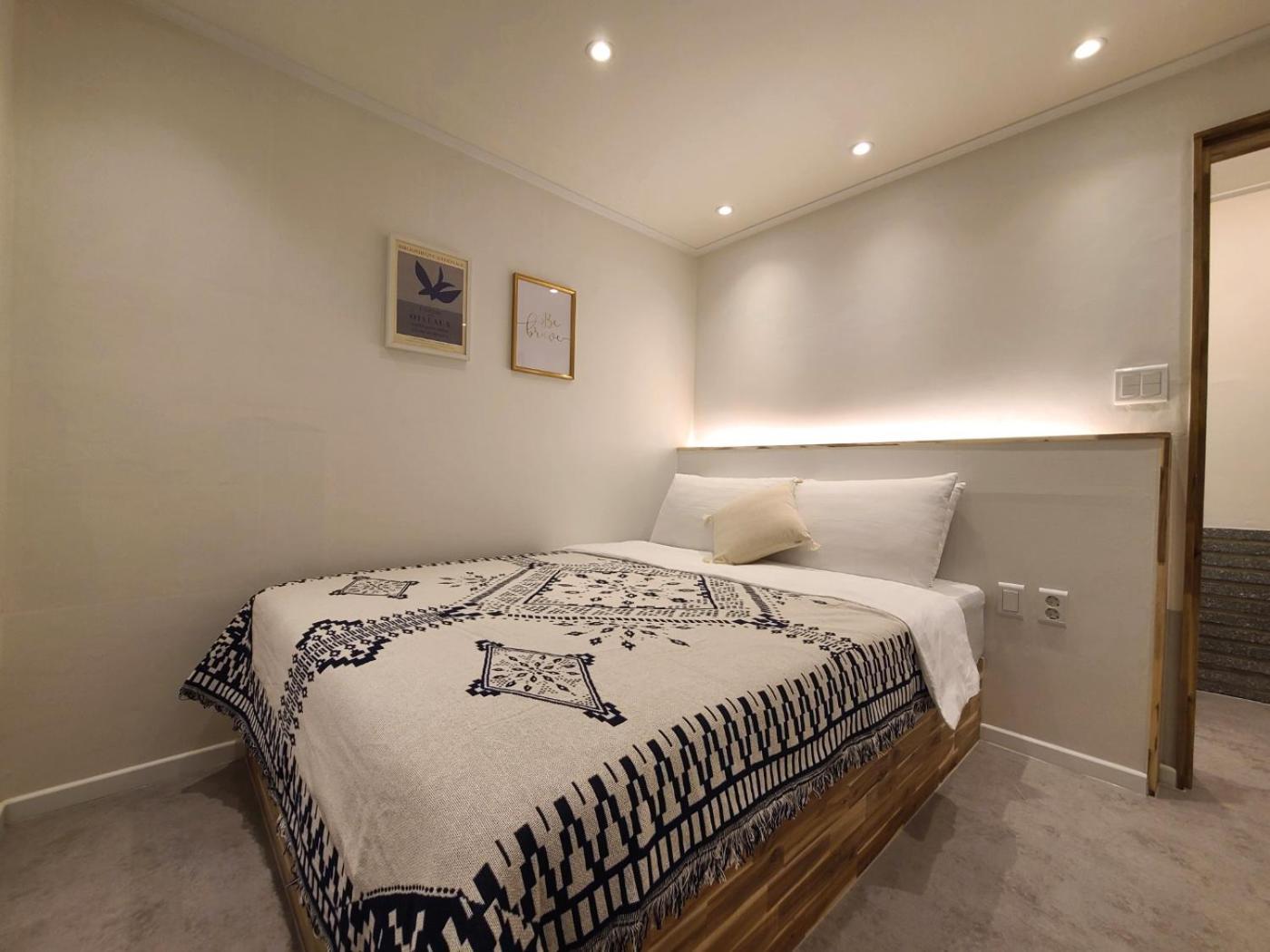 6 Hongdae 5br & 4bath, Elevator, Free Wifi *