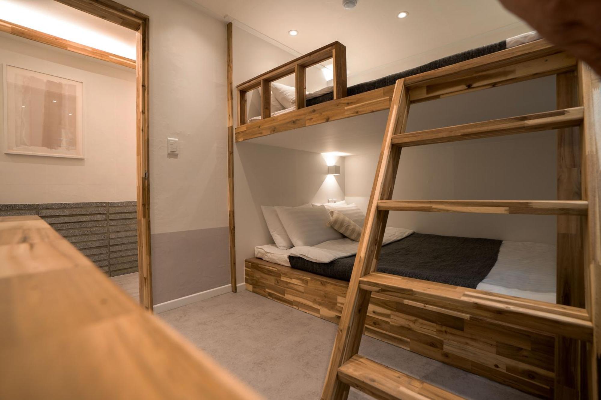 Apartment 6 Hongdae 5br & 4bath, Elevator, Free Wifi